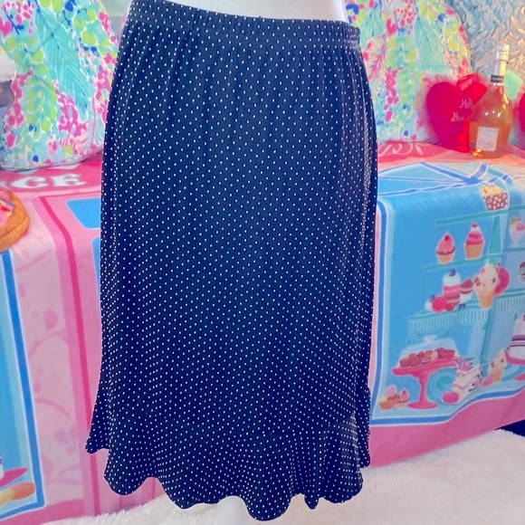 Stretchy black skirt with white pin dots & ruffle hem - Picture 4 of 6
